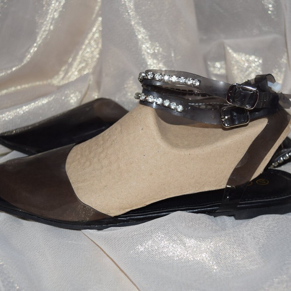 NWOT Acata Pointed Toe Flat Sandals, Black Size 9